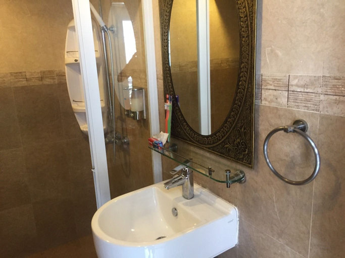 Bathroom 4, Steak & Co. Boutique Hotel, Pattaya
