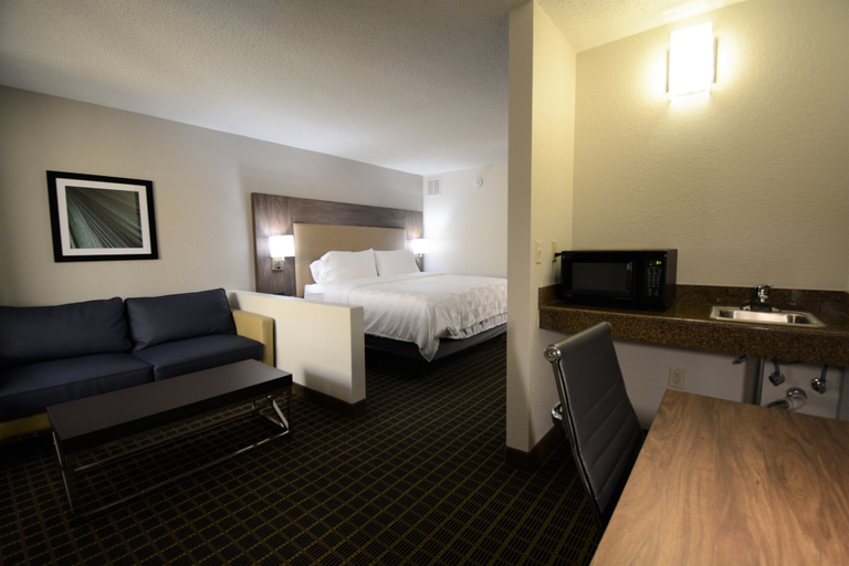 Bedroom 3, Holiday Inn HAZLET by IHG, Monmouth