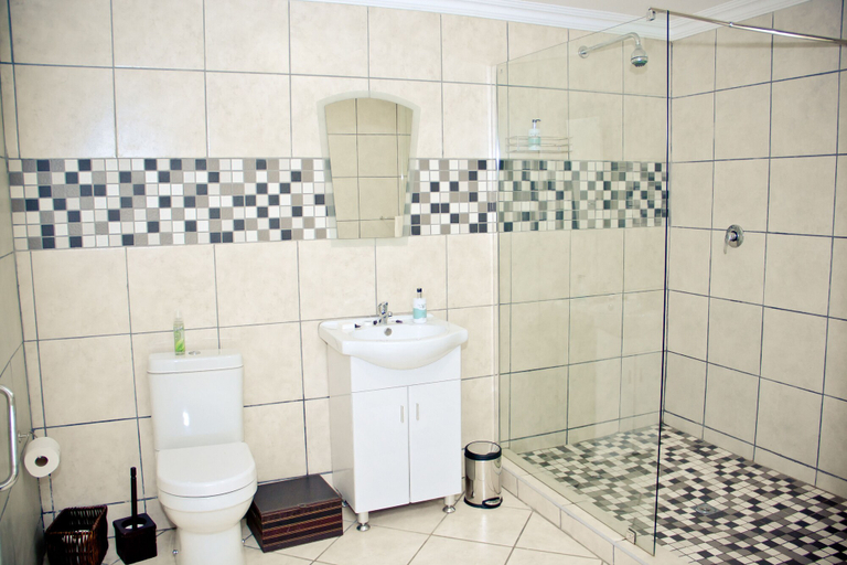 Bathroom 5, De Old Drift Guest Farm, Cacadu