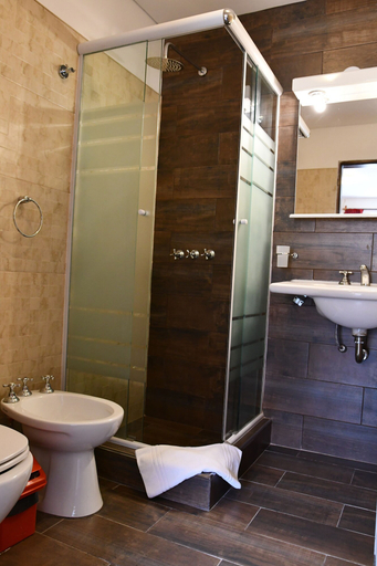 Bathroom 4, Hostel Rancho Grande, Lago Argentino