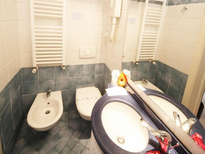 Bathroom 4, Hotel Ardesia, Rimini