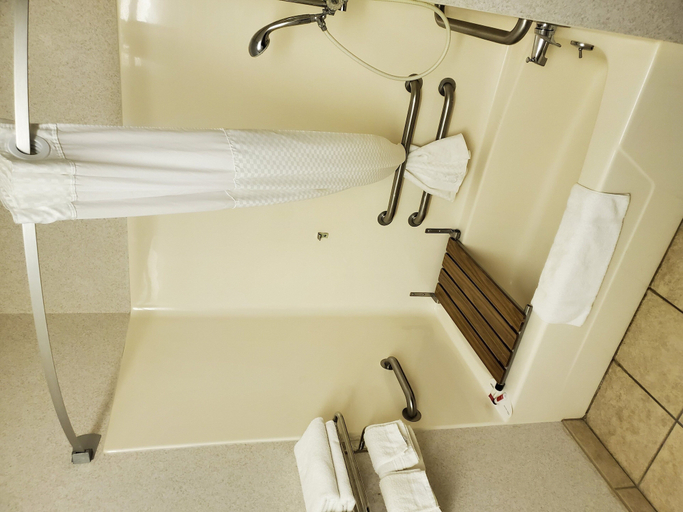 Bathroom 5, Microtel Inn by Wyndham Onalaska/La Crosse, La Crosse