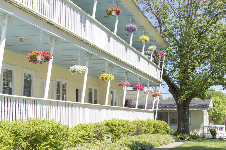 Sun N Sand Resort, Allegan