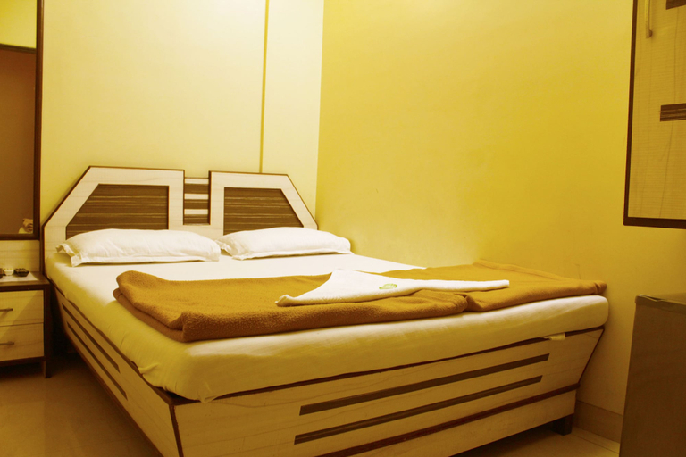 Bedroom 2, Hotel Broadway, Mumbai City