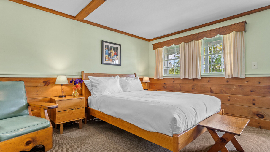 Bedroom 3, Mid-Town Motel, Lincoln