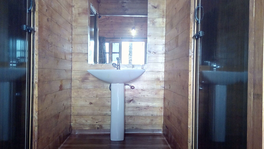 Bathroom 4, Cafe Blue Hotel, South Goa
