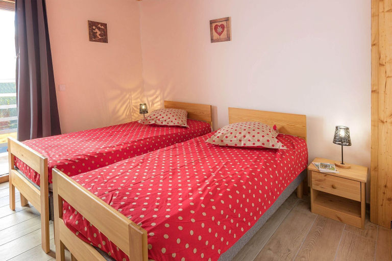Bedroom 4, Gîtes Coste Belle et Costillon, Hautes-Alpes