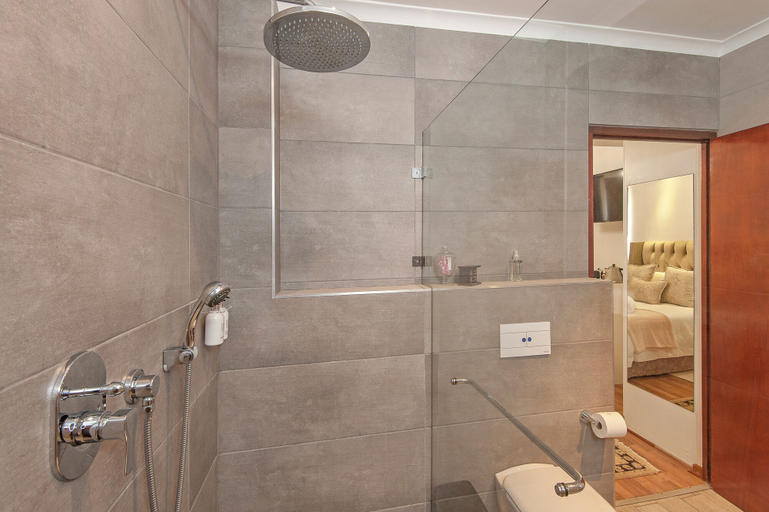 Bathroom 5, Villa Venusta, Overberg