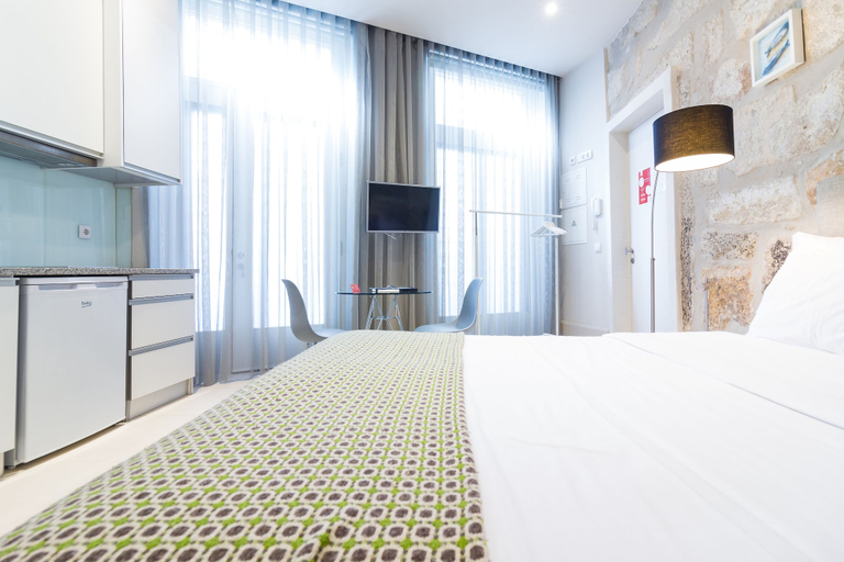 Bedroom 3, ON Apartments – Free Parking & Pet Friendly, Porto