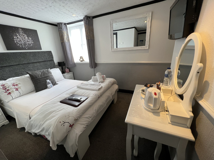 Bedroom 2, Raffles Hotel, Blackpool