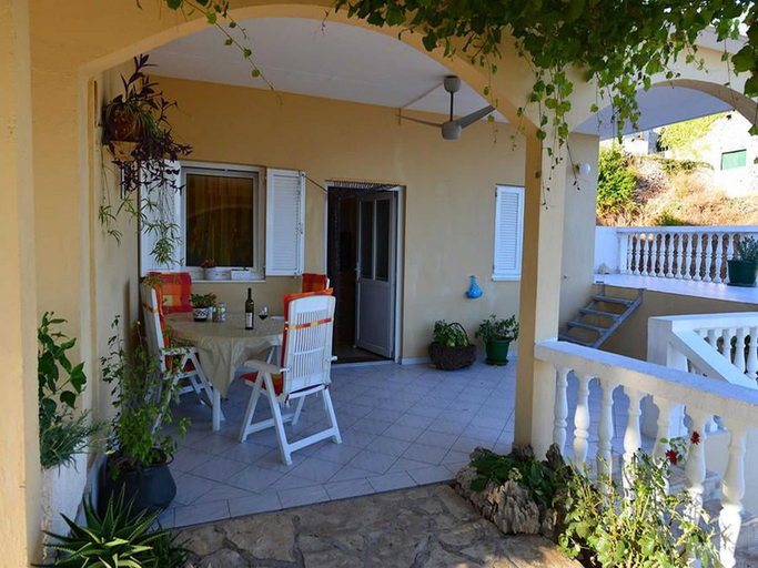 Others 5, Apartments Dobrila, Jelsa
