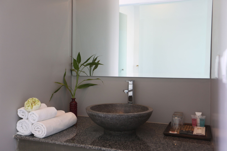 Bathroom 5, Golden Siem Reap Hotel, Siem Reap
