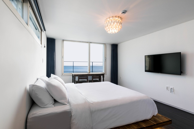 Bedroom 2, Seongsan Flow, Seogwipo