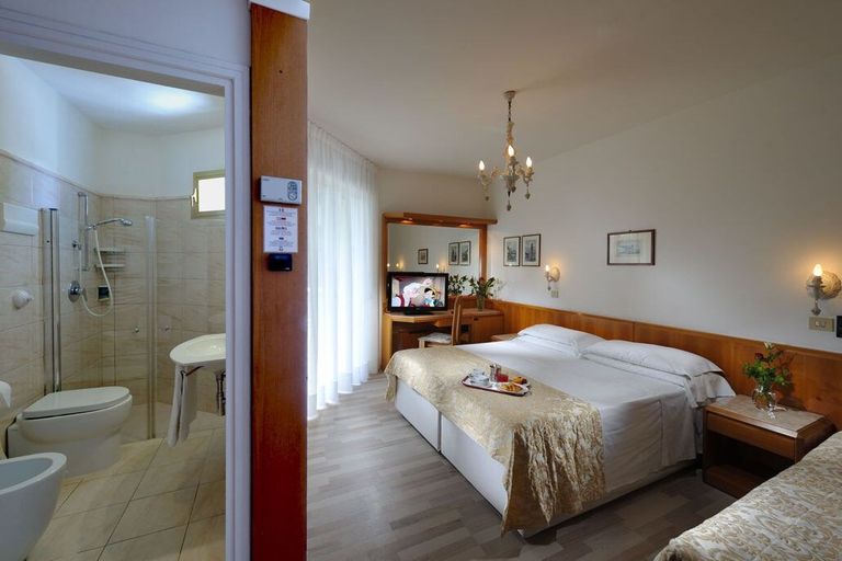 Bedroom 3, Grand Hotel Playa, Udine