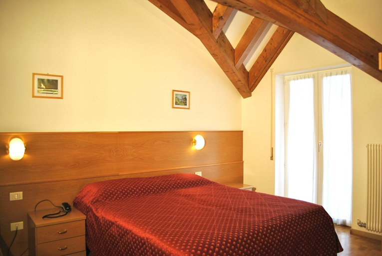 Bedroom 4, Hotel Zurigo, Trento