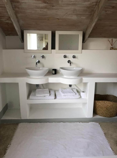 Bathroom 4, Kangela 2, Matutuíne