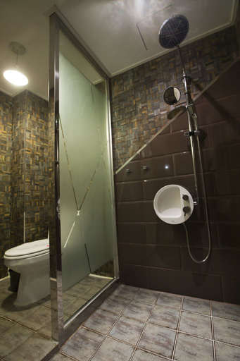 Bathroom 4, Max Motel, Sasang