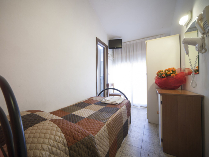 Bedroom 2, Hotel Luciana, Rimini