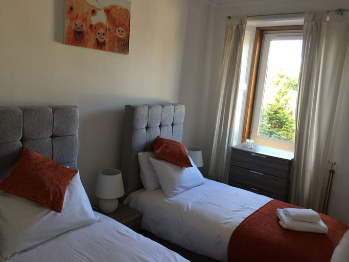 Bedroom 3, Great Location 2 Bedroom Scotstoun Flat, Glasgow