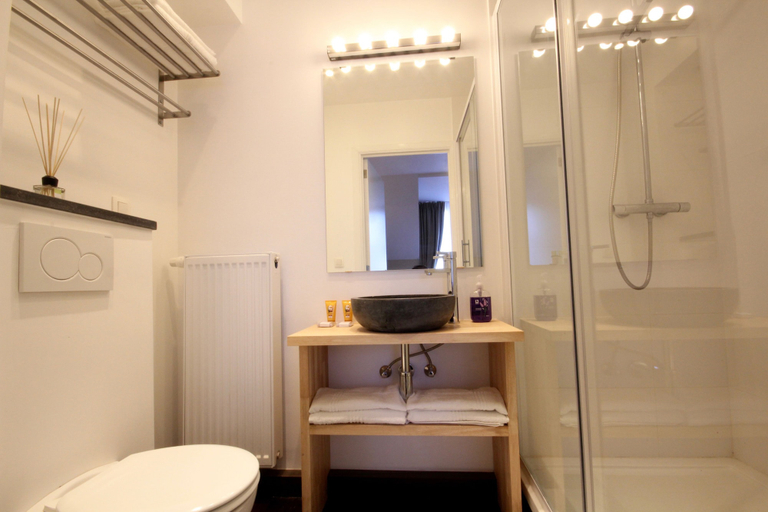 Bathroom 5, Hooome, Bruxelles
