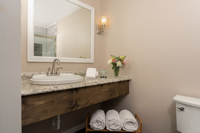 Bathroom 3, Magnolia Manor and Chapel, Gibson