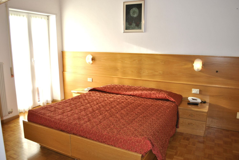 Bedroom 2, Hotel Zurigo, Trento