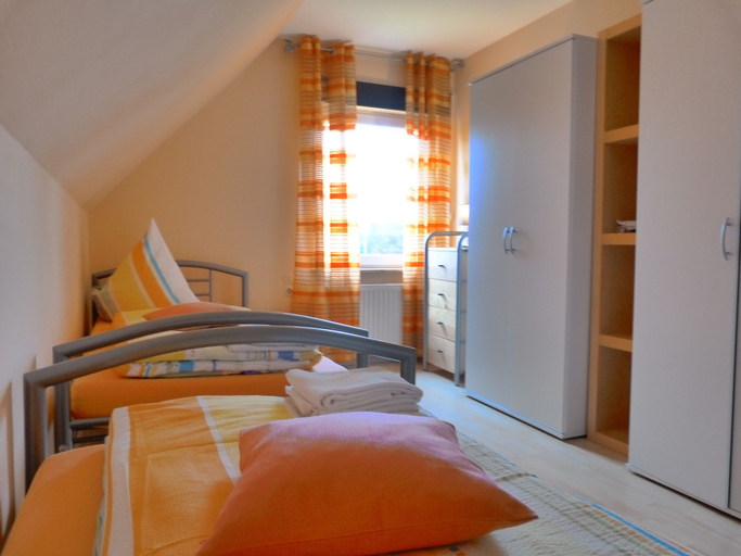 Bedroom 2, Ferienwohnung Fehnhuus, Leer