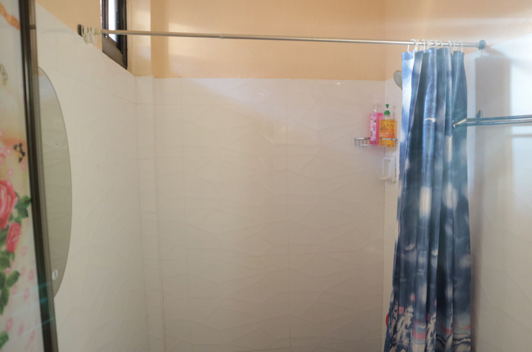 Bathroom, V.Hauschild Transient House B, Alaminos City