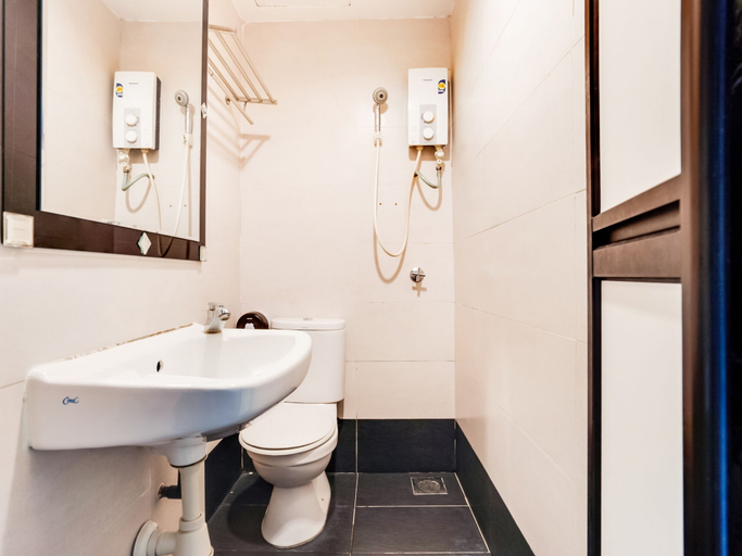 Bathroom 4, OYO 89652 Bjorn Boutique Hotel, Kuala Lumpur