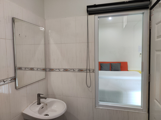 Bathroom 3, The Amber Mansion, Muang Roi Et