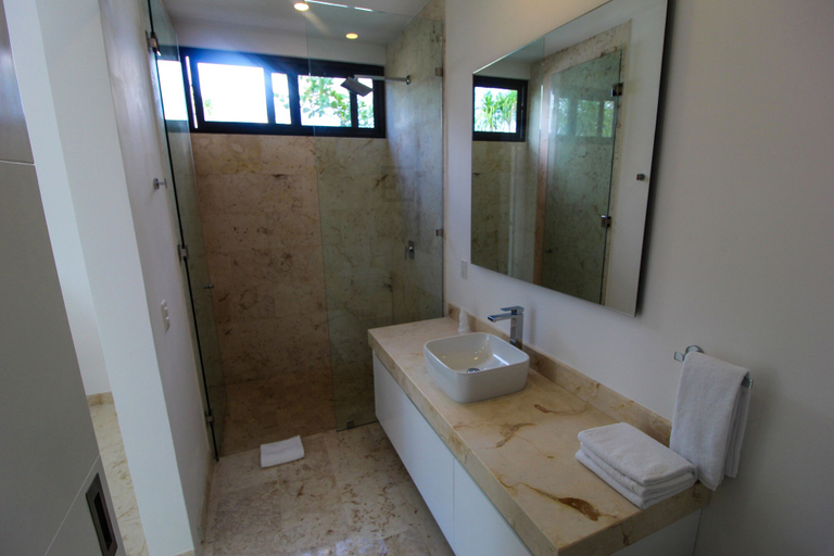 Bathroom 4, Bahia Principe Vacation Rentals - Four-Bedroom House, Cozumel