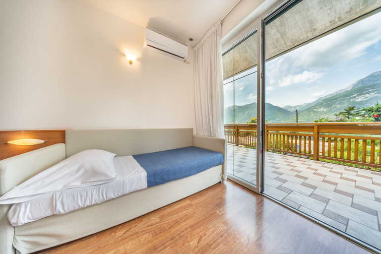 Bedroom 3, Hotel Karinhall, Trento