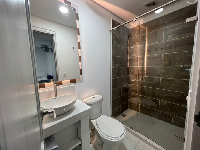 Bathroom 3, El Oscar Hotel, Medellín