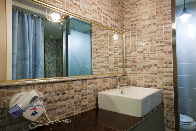 Bathroom 4, Max Motel, Sasang