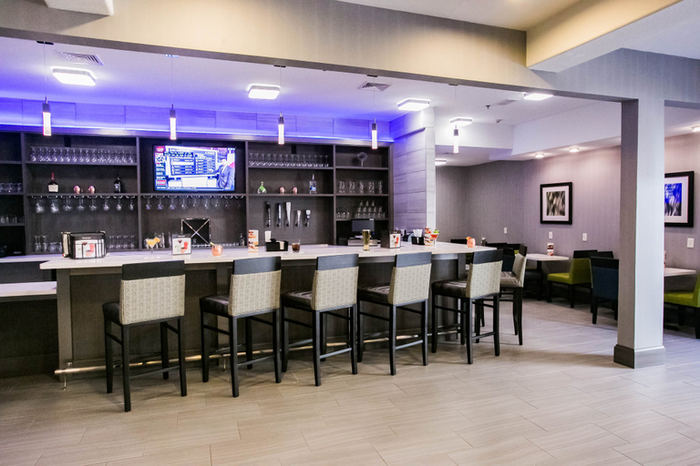Food & Drinks 2, Holiday Inn LONGVIEW - NORTH by IHG, Gregg