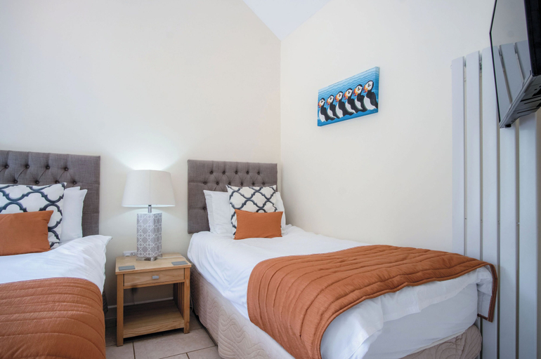 Bedroom 2, Ysfael - 1 Bedroom Studio - St Ishmael's, Pembrokeshire