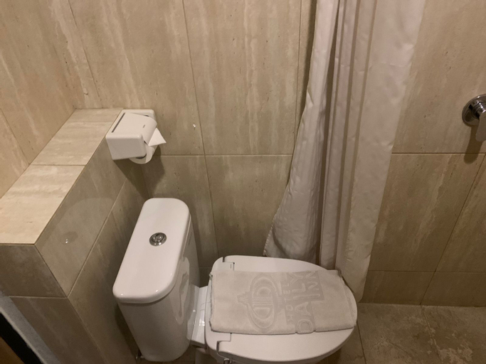 Bathroom 10