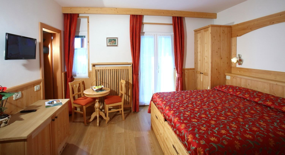 Bedroom 4, Hotel Zurigo, Trento