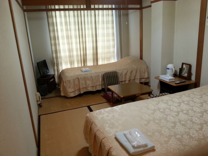 Bedroom 2, Onsen Business Hotel Fukiya, Gero