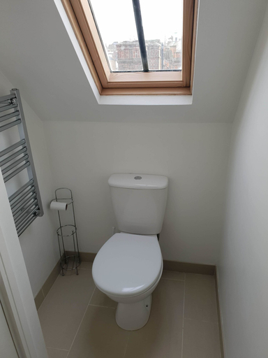 Bathroom 3, Central Windsor Apartments, Slough