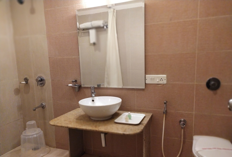 Bathroom 5, Silicrest Hotel, Bangalore