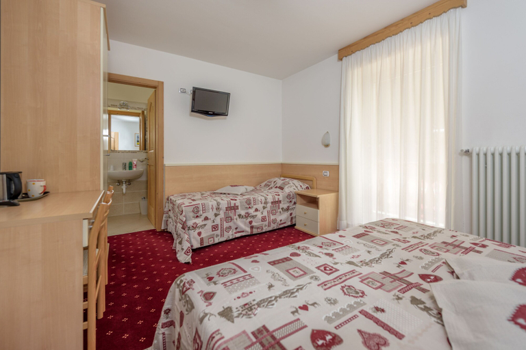 Bedroom 3, Hotel Garnì Ciamorc, Trento