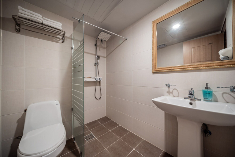 Bathroom 3, Sunrise Hotel Seopjikoji, Seogwipo