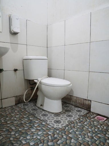 Bathroom, OYO 92831 Penginapan Raja, Sukabumi