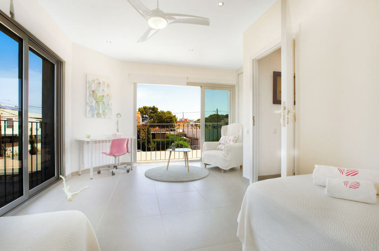 Others 5, Villa Estanyol, Baleares