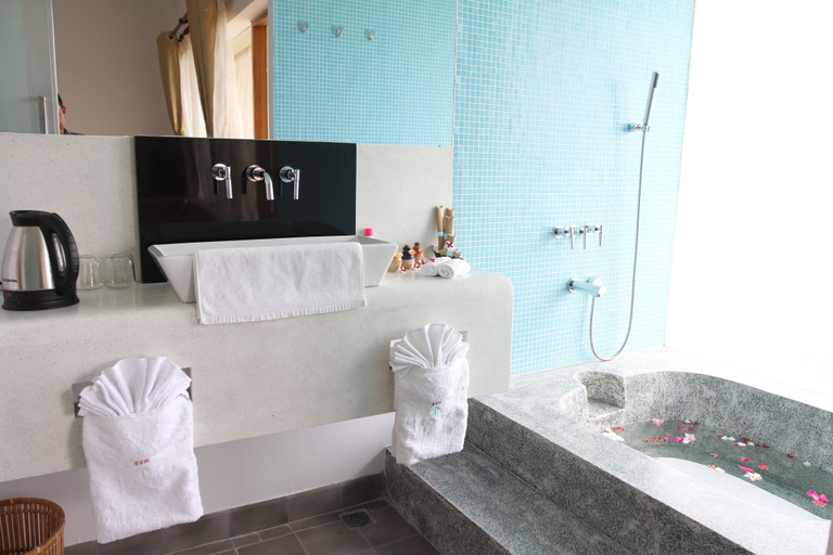 Bathroom 5, Mekong Riverside Boutique Resort & Spa, Cái Bè