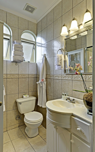 Bathroom 3, Casa Conde Apartamentos, Desamparados