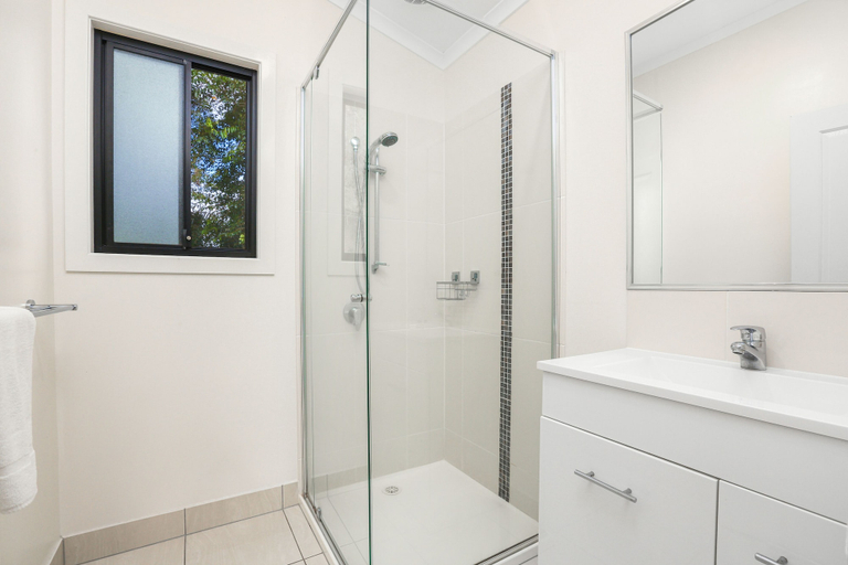 Bathroom 5, Pyramid Holiday Park, Tweed Heads