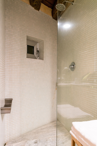 Bathroom 3, El Zarzo de Nemesio, Huelva