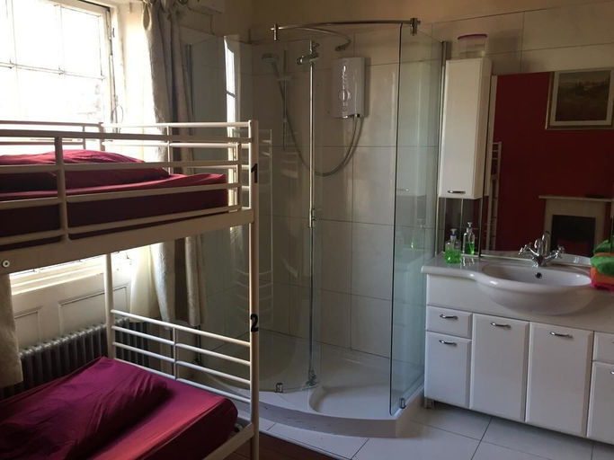 Bathroom 3, Embassie Backpackers Liverpool, Sefton